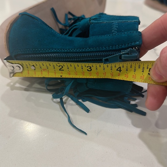 Jeffrey Campbell
Color:Aquamarine Suede
Borla Sandal in Blue Suede - Picture 10 of 12